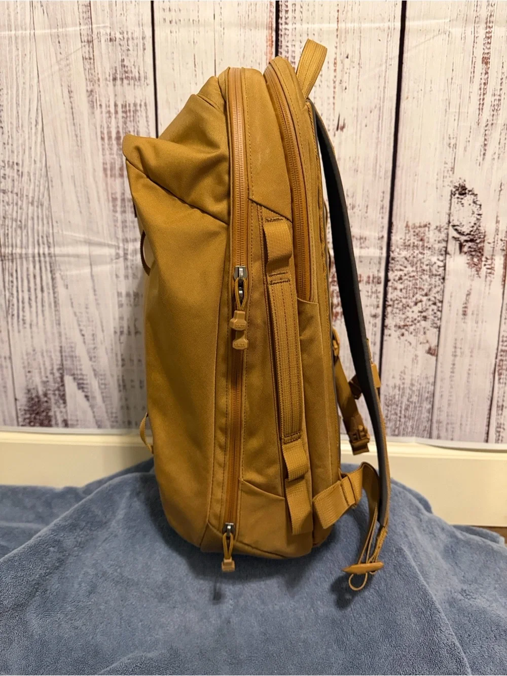 YETI Men's Crossroads Tan Backpack
